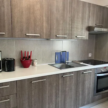 Apartment Moderne A 50m De La Plage, Climatise, Proche Commerces Et Gare, Parking Disponible - Fr-1-466a-50