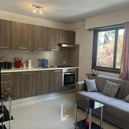 Apartamento Studio moderne à 50m de la plage, climatisé, proche commerces et gare, parking disponible - FR-1-466A-50