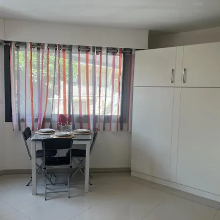 Apartamento Studio moderne à 50m de la plage, climatisé, proche commerces et gare, parking disponible - FR-1-466A-50