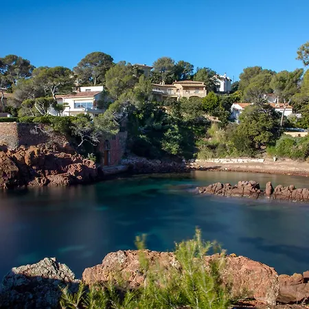 Moderne A 50m De La Plage, Climatise, Proche Commerces Et Gare, Parking Disponible - Fr-1-466a-50 Saint-Raphael (Var)